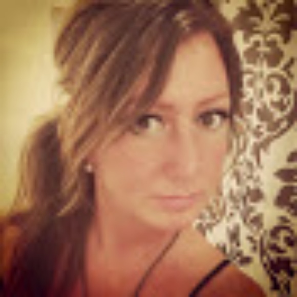 Meet your Posher, Shelley - Picture 1 of 2